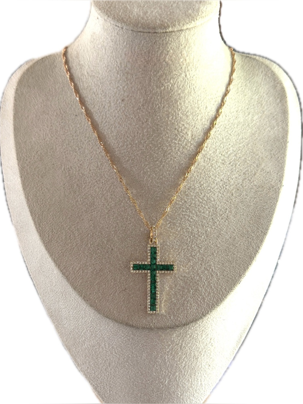 9.10โ adjustable Gold- Plated Cross Pendant Necklace with Green Stones